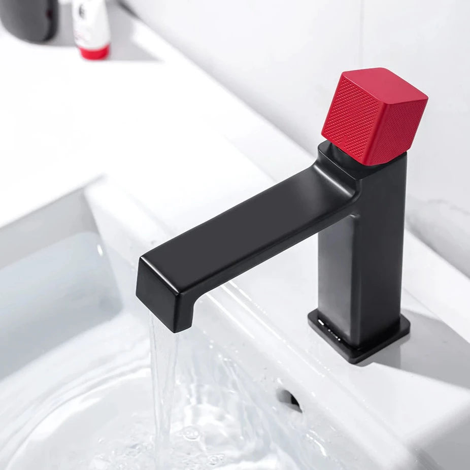 Theo - Grifo de baño moderno