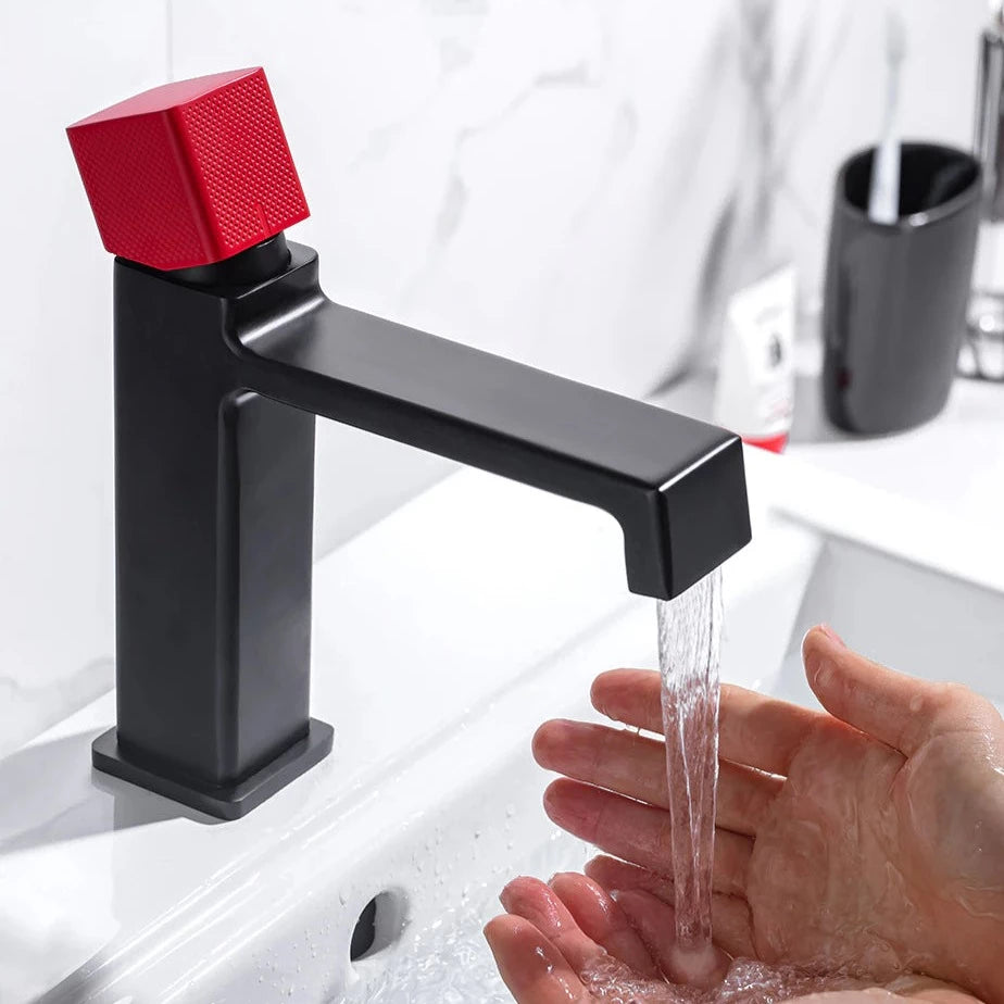 Theo - Grifo de baño moderno