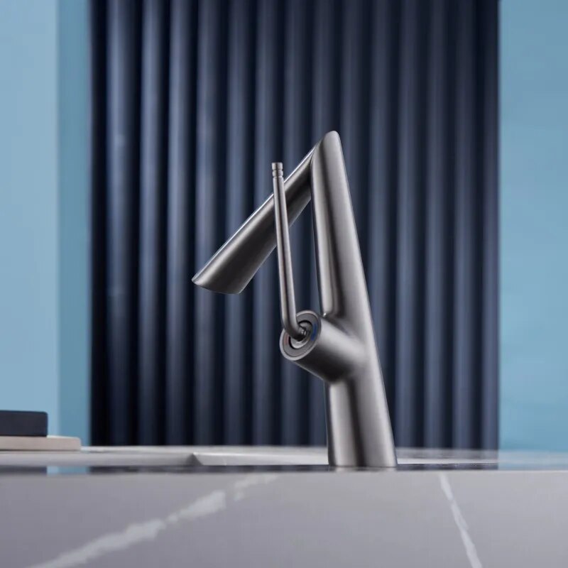 Naoki - Grifo de baño moderno
