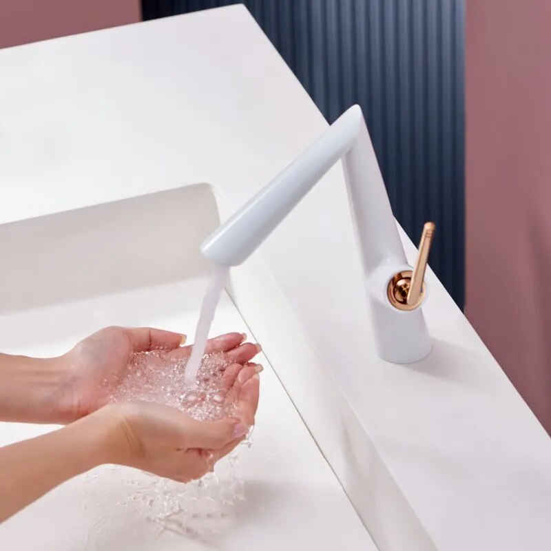 Naoki - Grifo de baño moderno