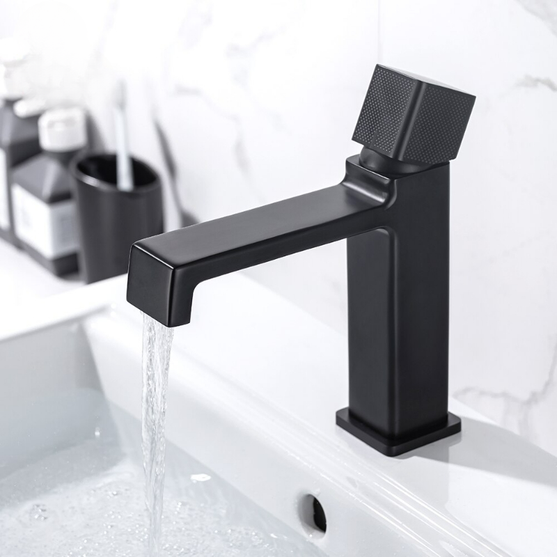Theo - Grifo de baño moderno