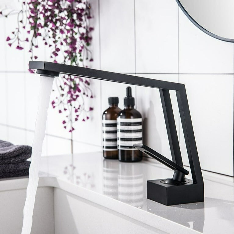 Alyx - Grifo de baño moderno