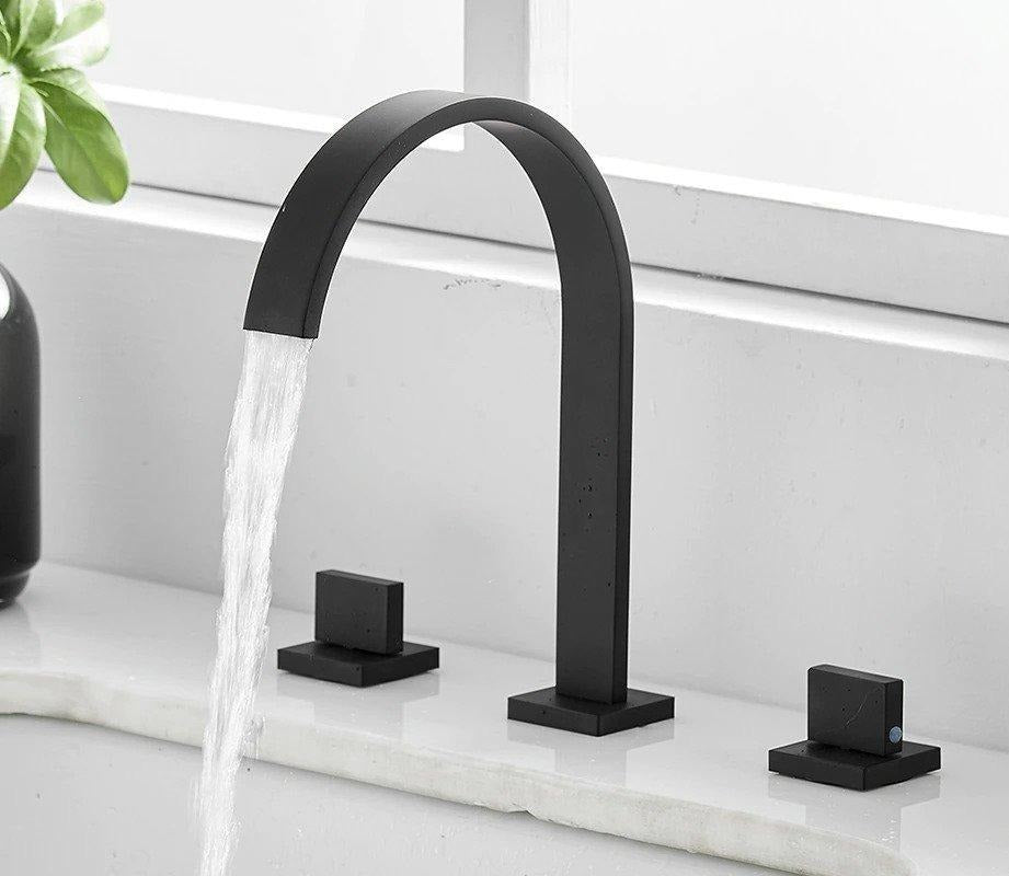 Grifo de baño moderno de cuello de cisne con doble manija