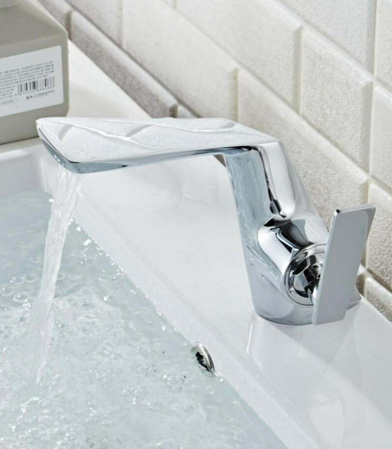 Vera - Grifo de baño moderno