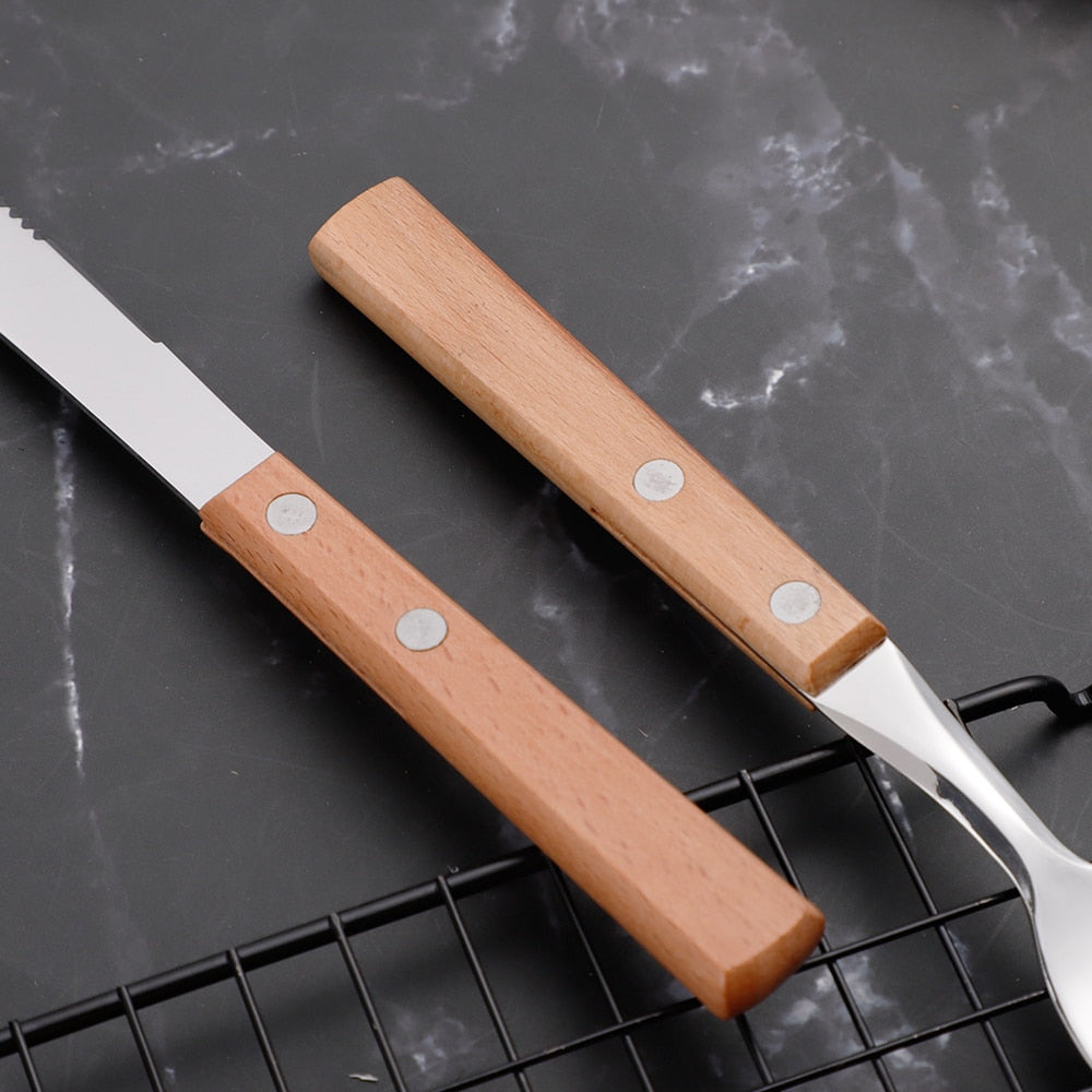 Ensemble d'argenterie en acier inoxydable avec manche en bois rustique