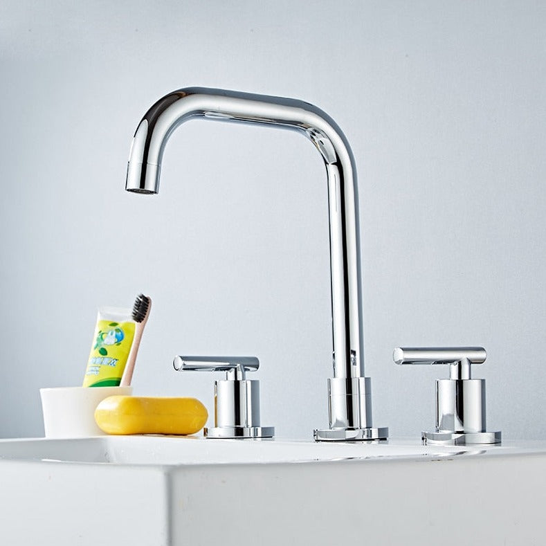 Grifo de baño clásico de tres orificios