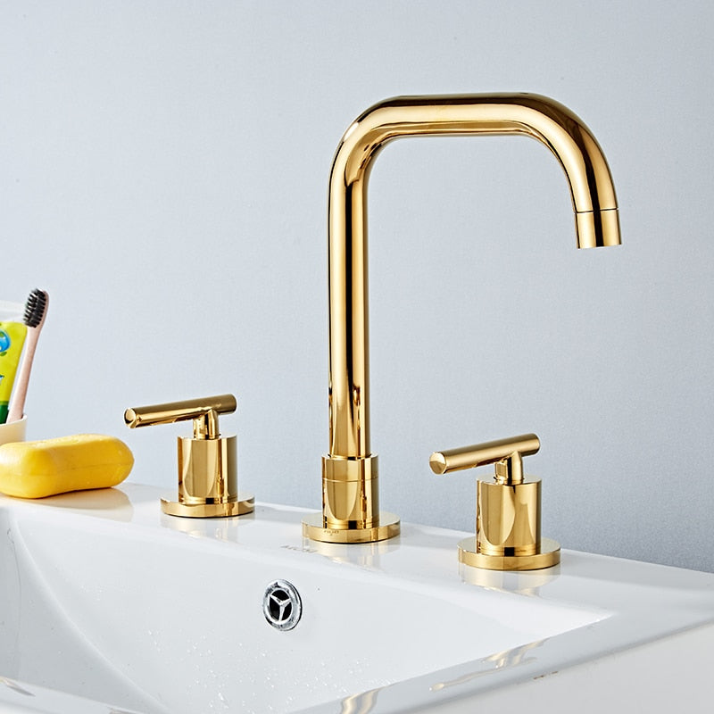 Grifo de baño clásico de tres orificios