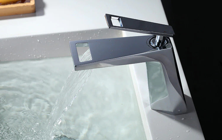 Paxon - Grifo de baño moderno