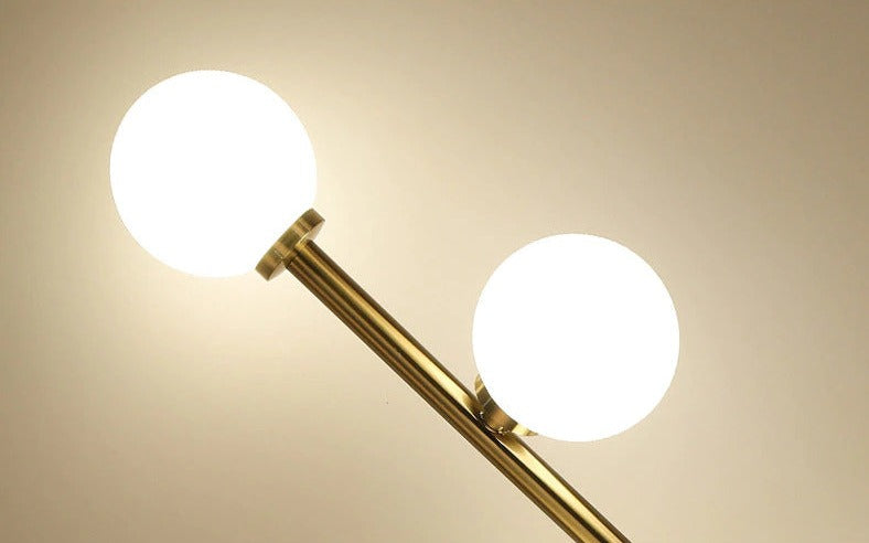 Lampadaire moderne à plusieurs ampoules