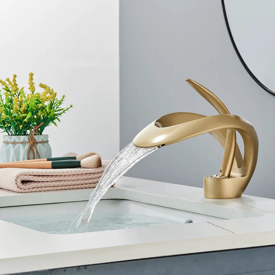 Raven - Modern Curved Bathroom Faucet