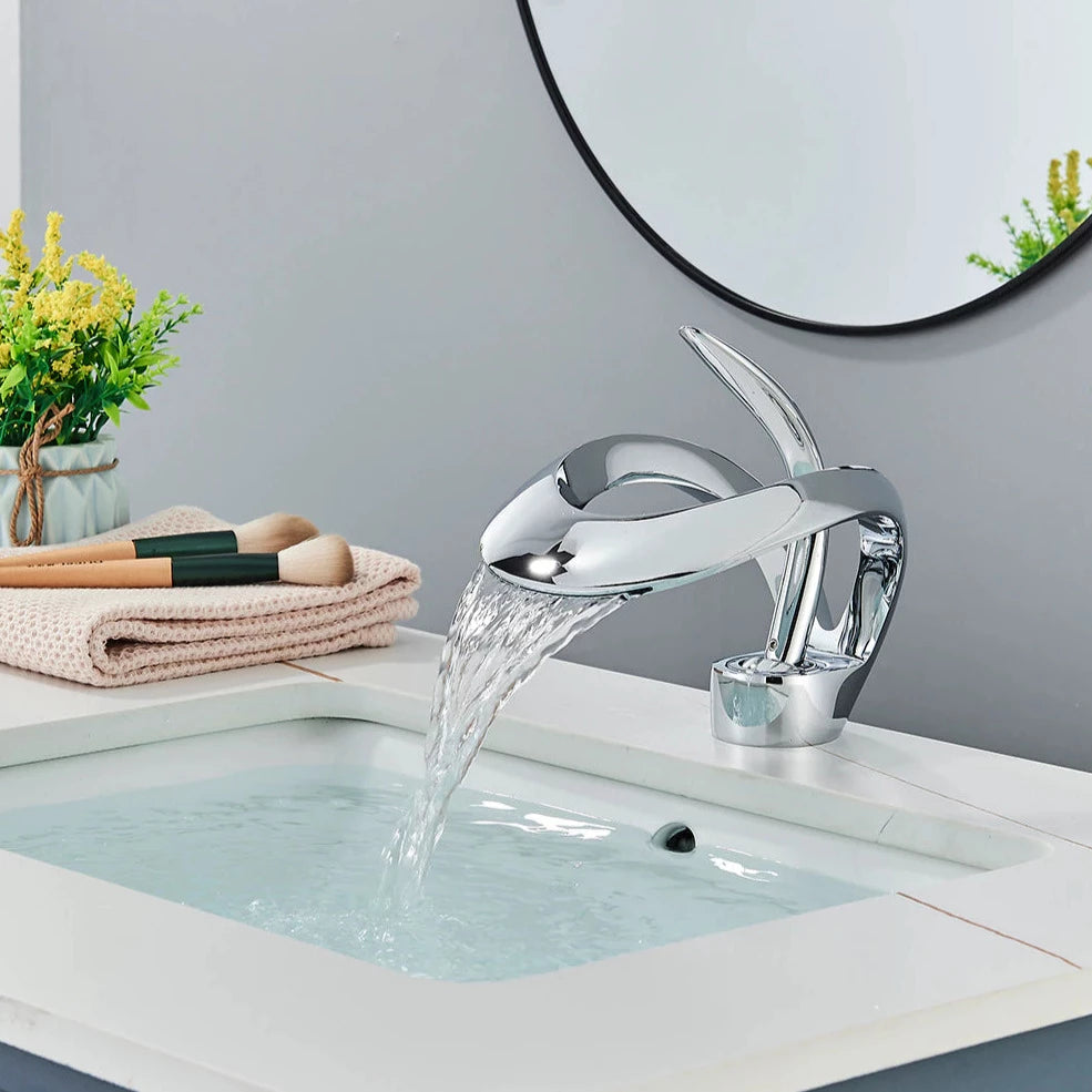 Raven - Modern Curved Bathroom Faucet