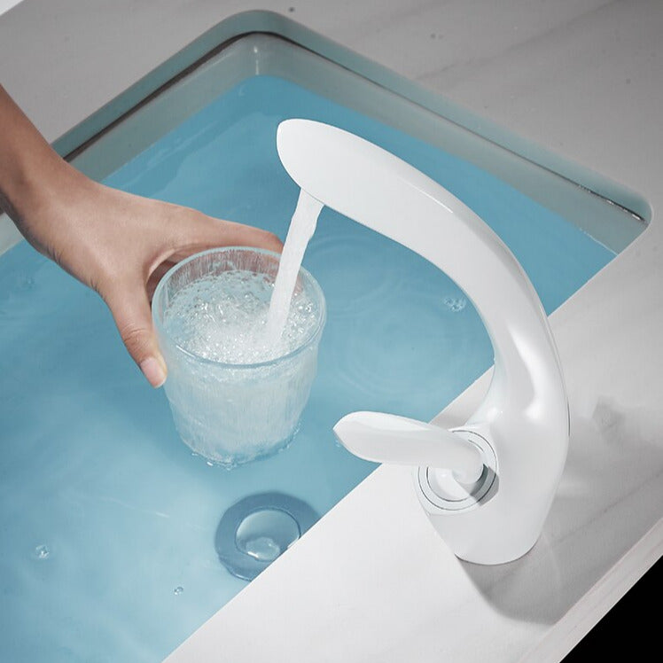 Vita - Grifo de baño curvo moderno