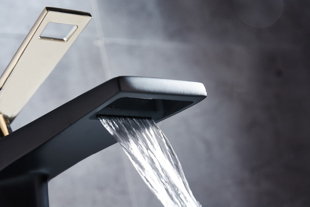 Paxon - Grifo de baño moderno