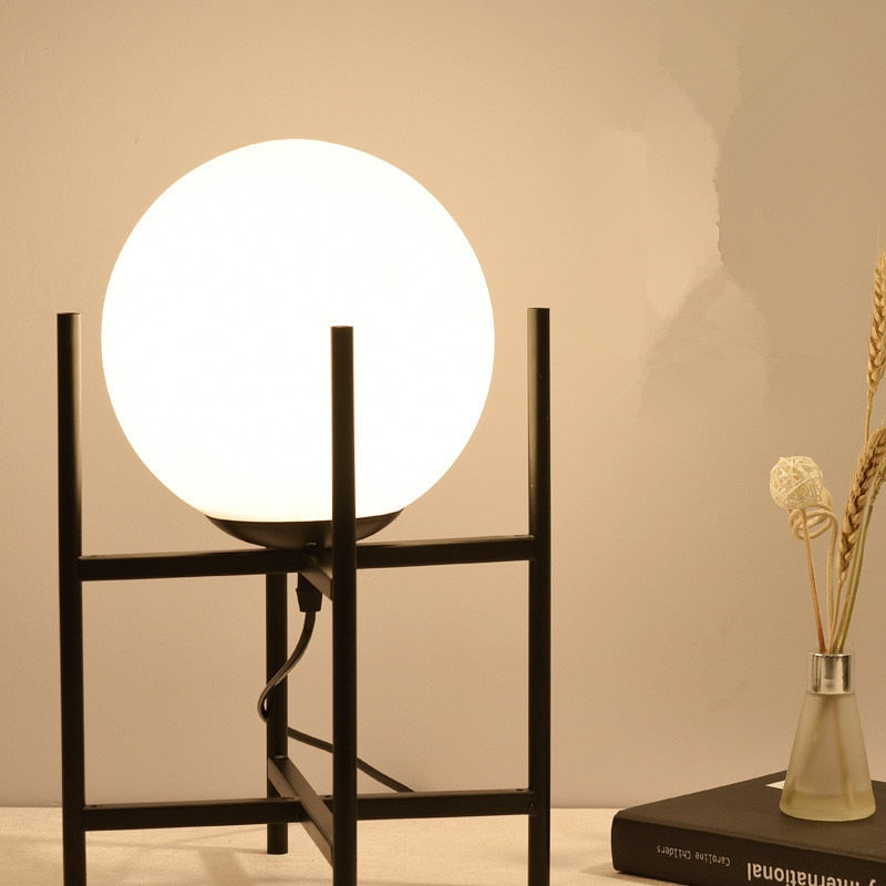 Lámparas de mesa con forma de globo de vidrio esmerilado