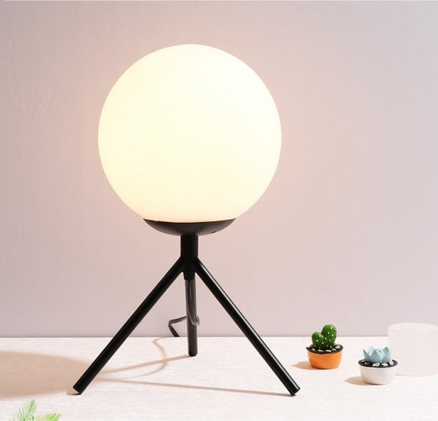Lámparas de mesa con forma de globo de vidrio esmerilado