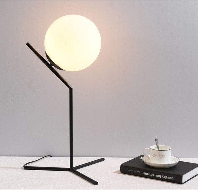 Lámparas de mesa con forma de globo de vidrio esmerilado