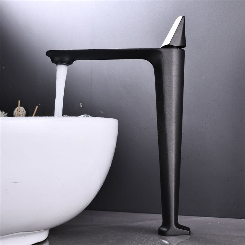 Colby - Grifo de baño moderno