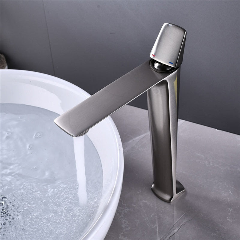 Colby - Grifo de baño moderno