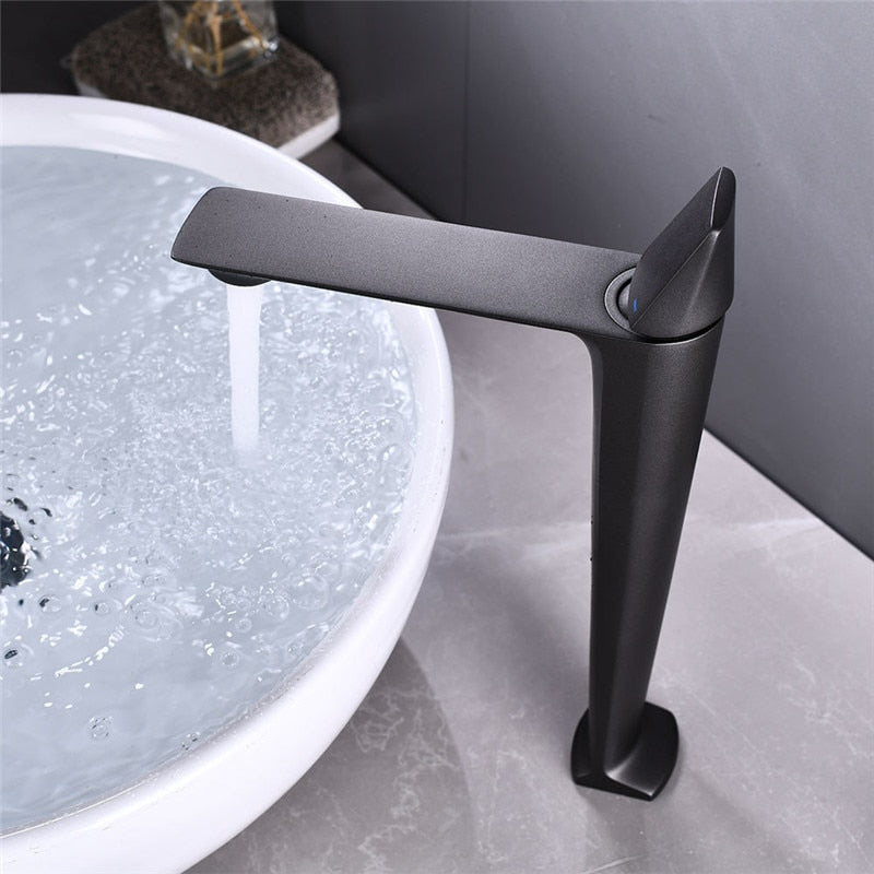 Colby - Grifo de baño moderno