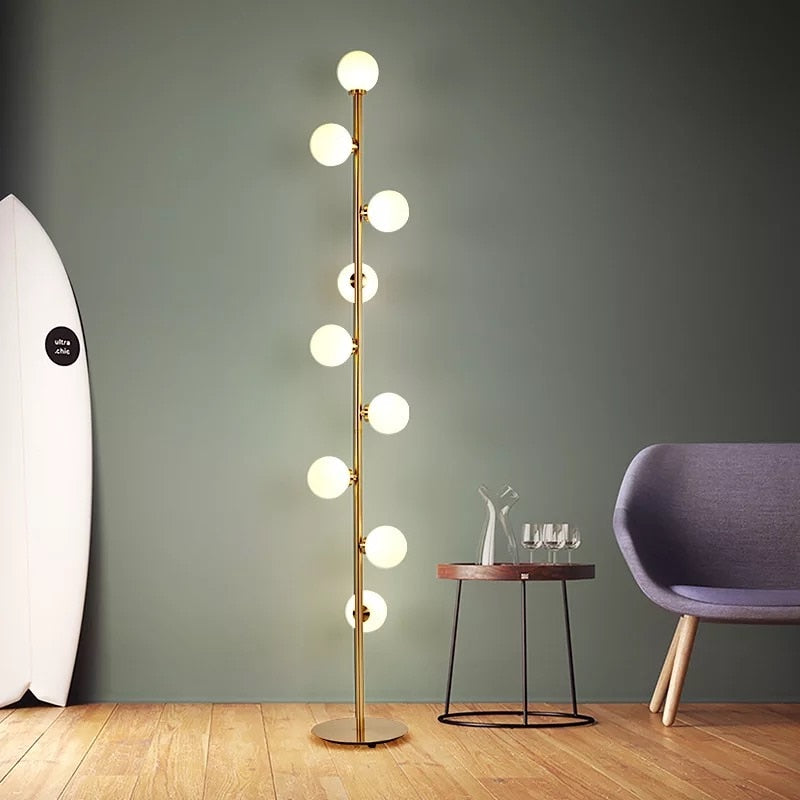 Lampadaire moderne à plusieurs ampoules