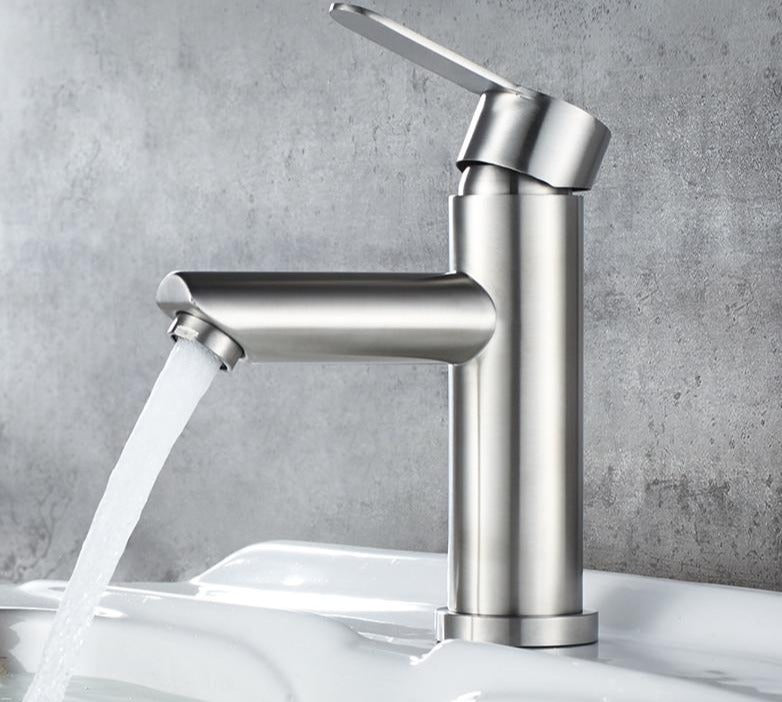 Grifo de baño clásico de acero inoxidable