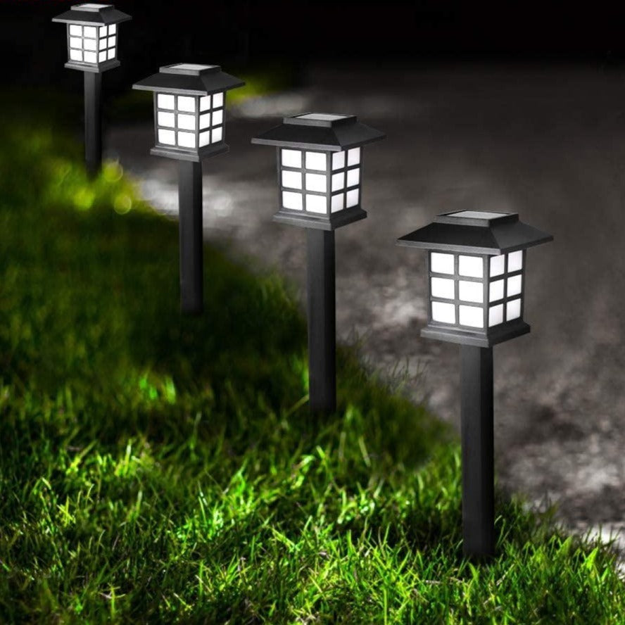 Outdoor solar pathway lights