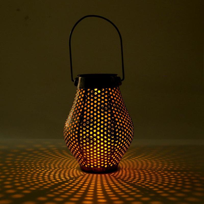 Linterna solar retro que proyecta sombras