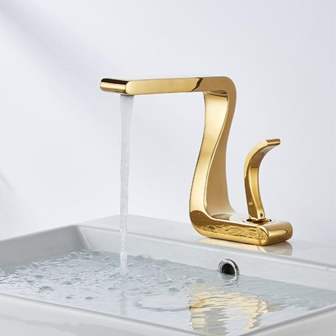 Iris - Grifo de lavabo curvo moderno