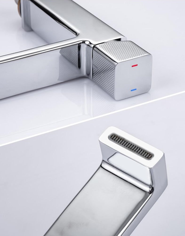 Theo - Grifo de baño moderno