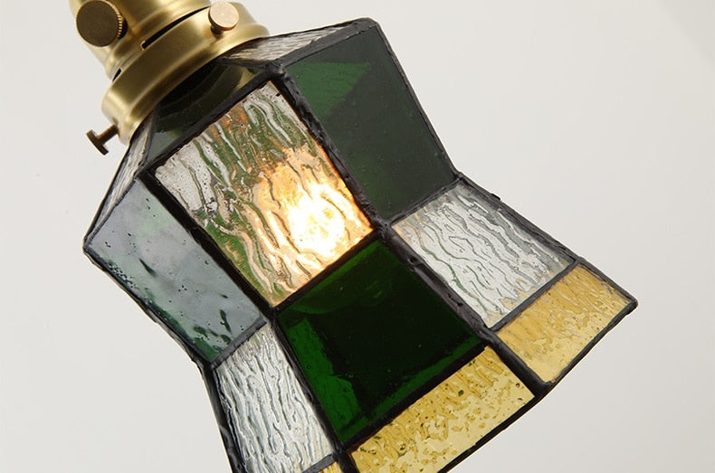 Lámparas colgantes de vitrales de colores