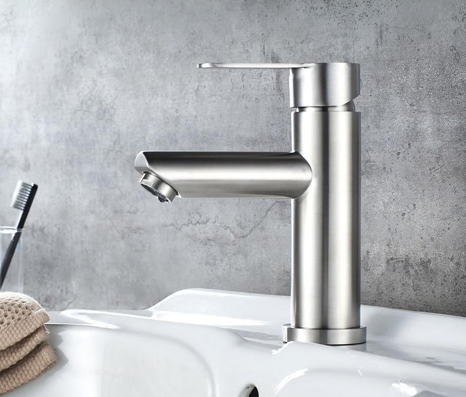 Grifo de baño clásico de acero inoxidable