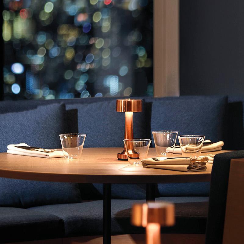 Lámpara de mesa LED moderna