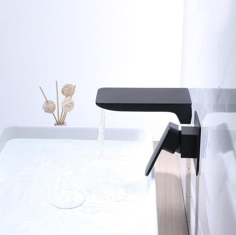 Robinet mural moderne