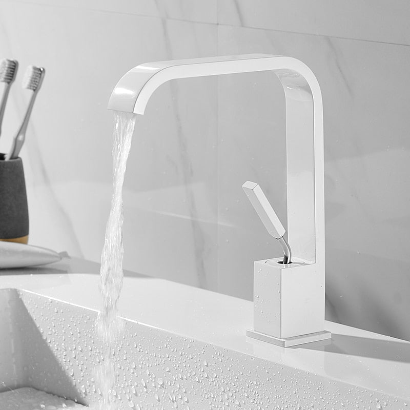 Graham - Grifo de baño curvo moderno