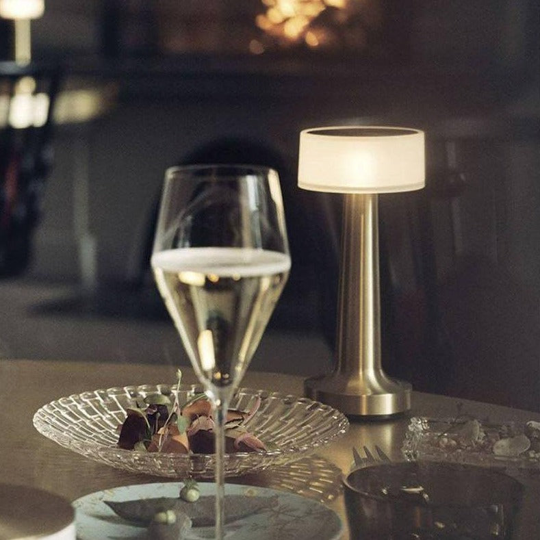 Dining table lamp for restaurants